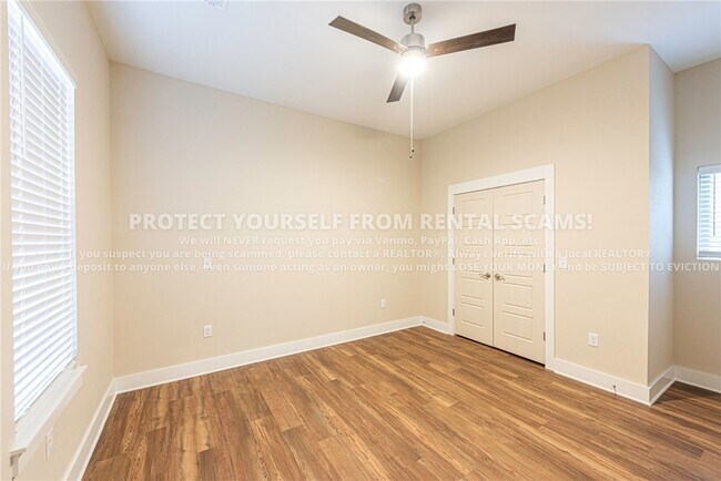 Building Photo - 886 S Hill Ave