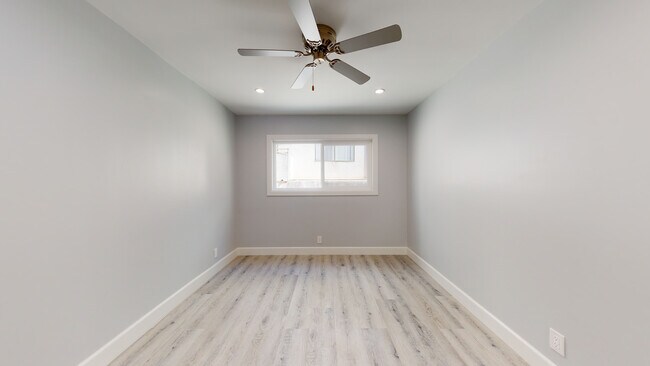 Building Photo - 730 S Serrano Ave