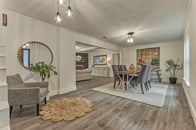 Building Photo - 6214 Fawnwood Dr