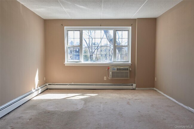 Building Photo - 2 Consulate Dr