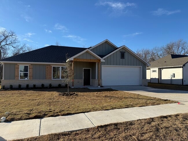 Building Photo - 106 Kirkland St