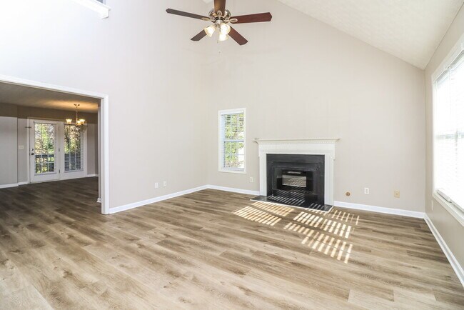 Building Photo - 252 Hillcrest Ridge