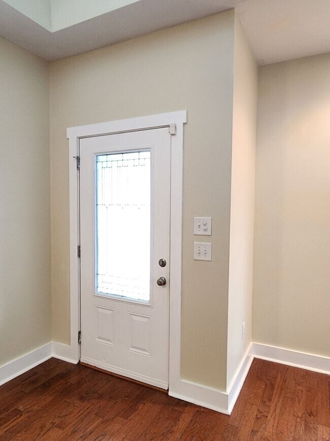 Building Photo - 3 Bedroom home with an upstair bonus room ...