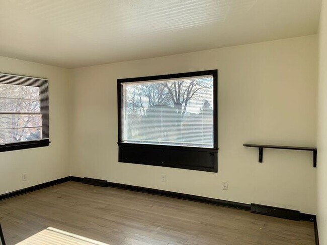 Building Photo - Large 2 bedroom, 2 bath Duplex with Attached 1 car garage in West Loveland, CO