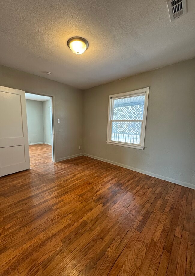 Building Photo - Grove