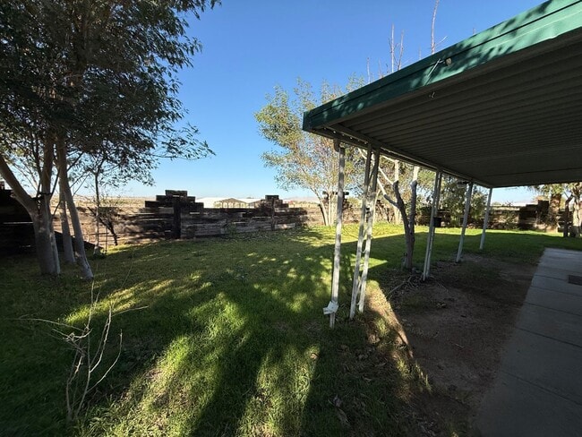 Building Photo - Counties Property on an Acre for Rent!