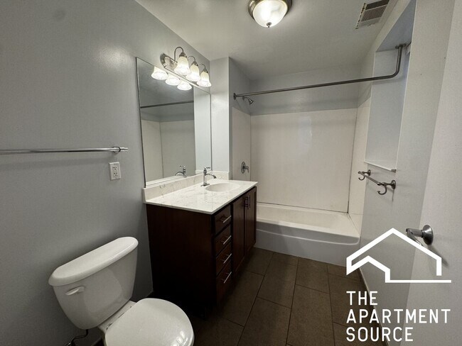 Building Photo - 1337 W Fargo Ave