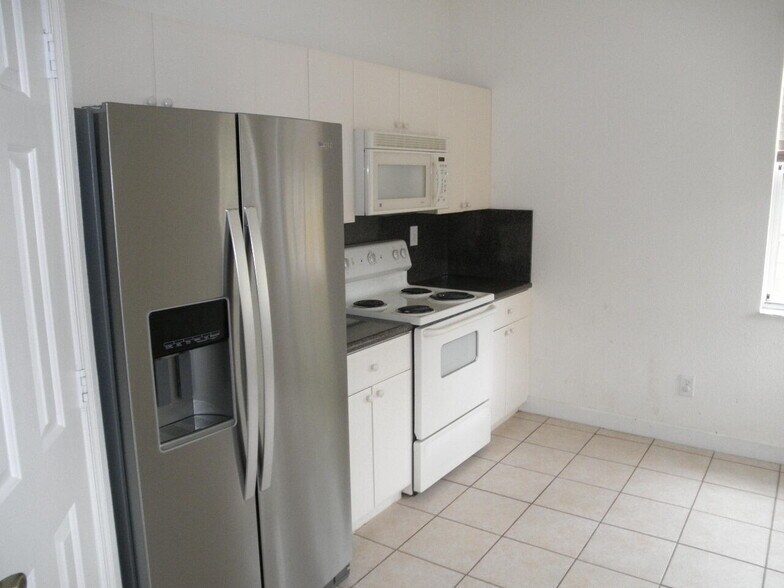 Building Photo - 2147 Shoma Dr