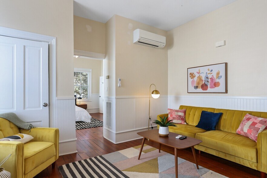 Building Photo - 303 W Park Ave