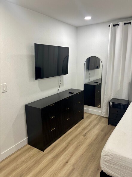 Building Photo - 1705 Battle Creek Cir