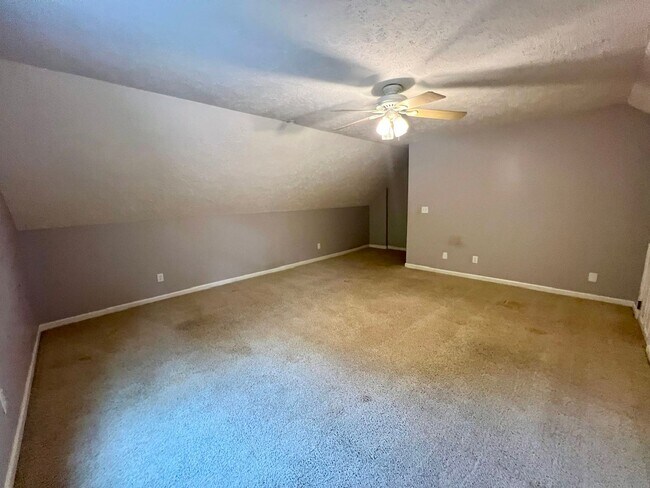Building Photo - 1302 Honeywood Pl