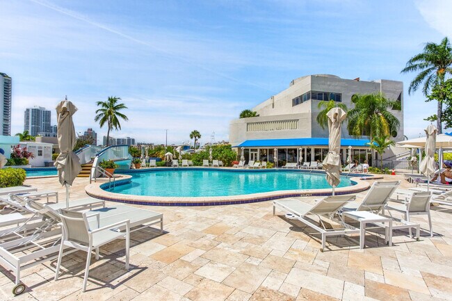 Building Photo - 19707 Turnberry Way