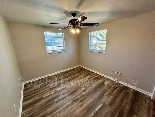 Building Photo - 1016 E Seneca Ave