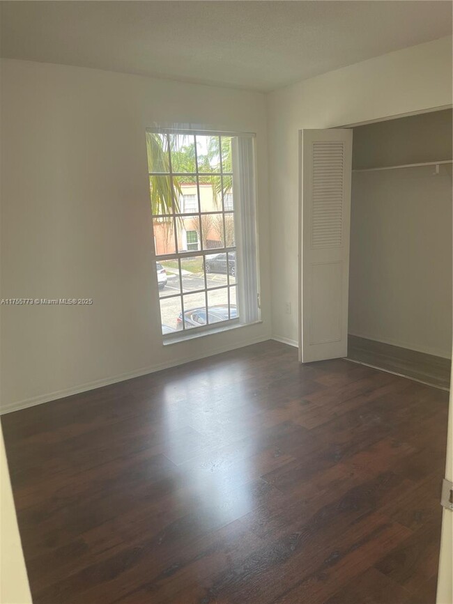 Building Photo - 10790 N Kendall Dr