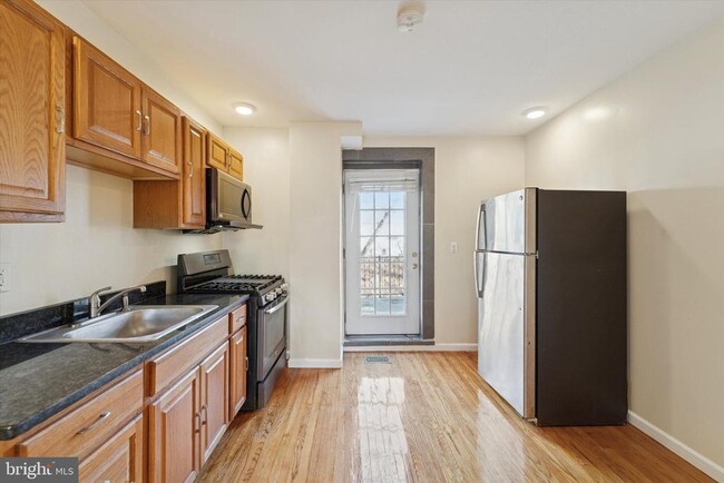 Building Photo - 1005 Tyler Ave