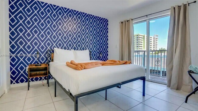 Building Photo - 328 NW 12th Ave