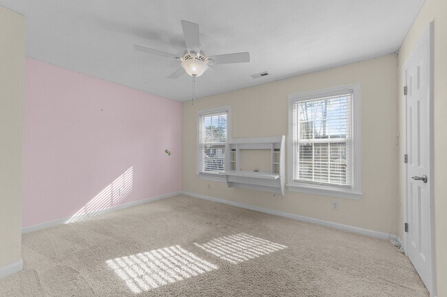 Building Photo - 832 Chalbourne Dr