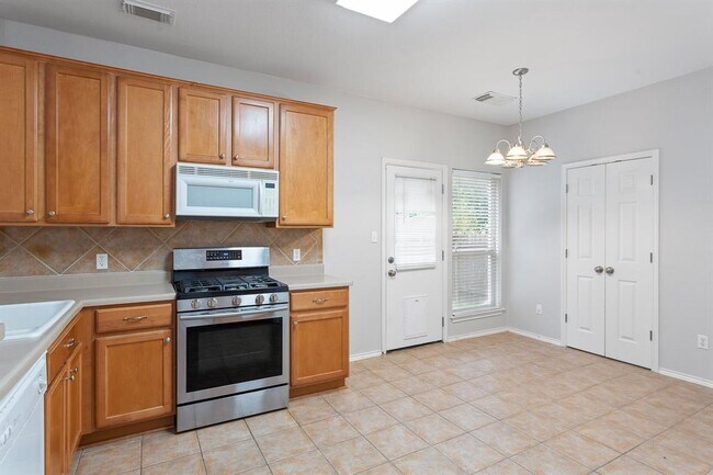 Building Photo - 1720 Briarton Ln S