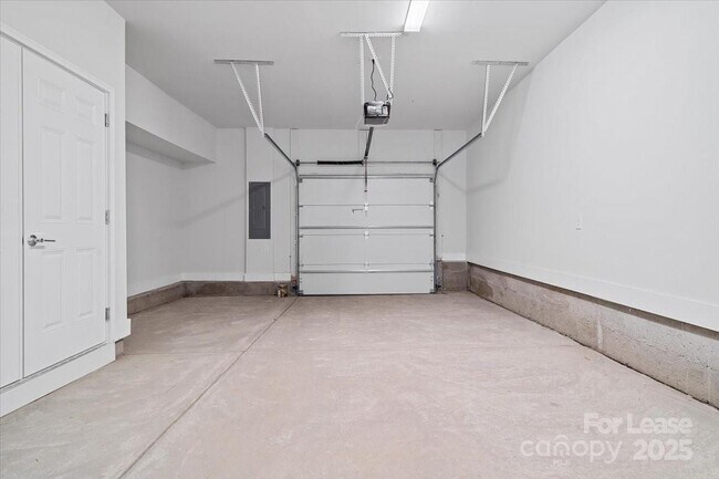 Building Photo - 12147 Brooklyn Ave