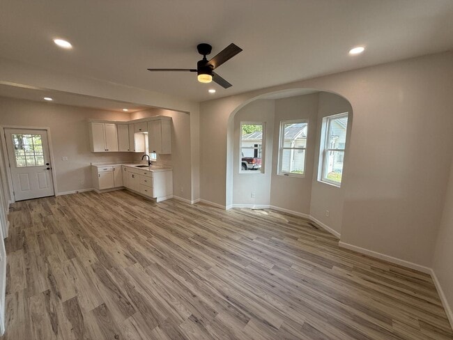 Building Photo - 626 Bower St