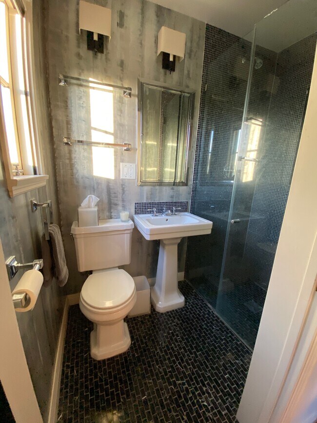 Bathroom 2 - 1521 Parmer Ave