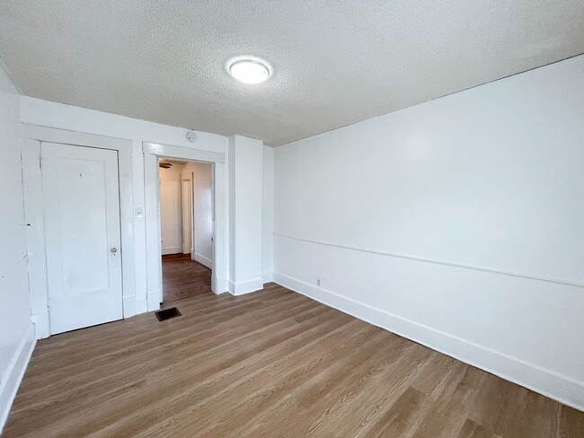 Building Photo - Updated 3 bedroom home