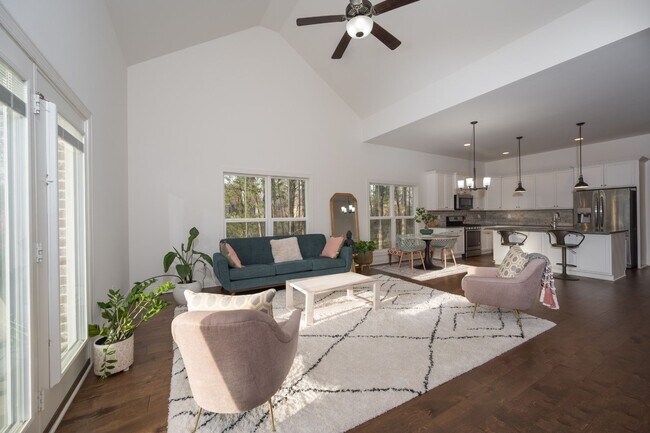 Building Photo - **LIKE NEW EXECUTIVE HOME IN A CUL-DE-SAC ...