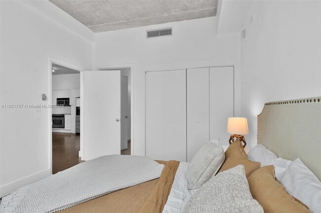 Building Photo - 234 NE 3rd St