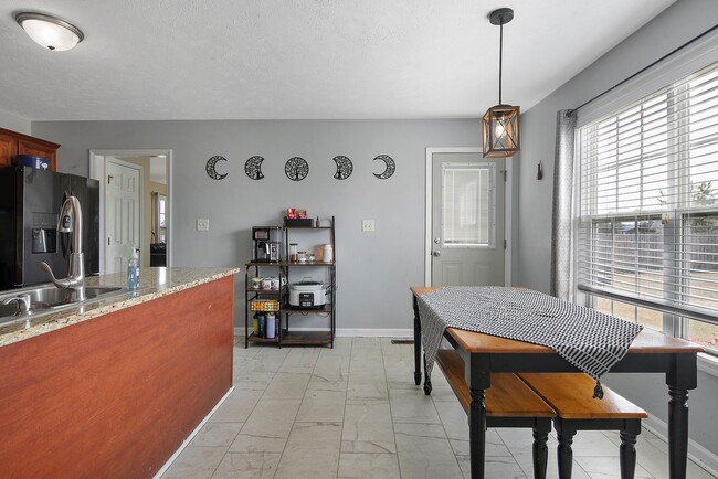 Building Photo - Stunning 4 Bed 3.5 Bath Home with Bonus Ro...