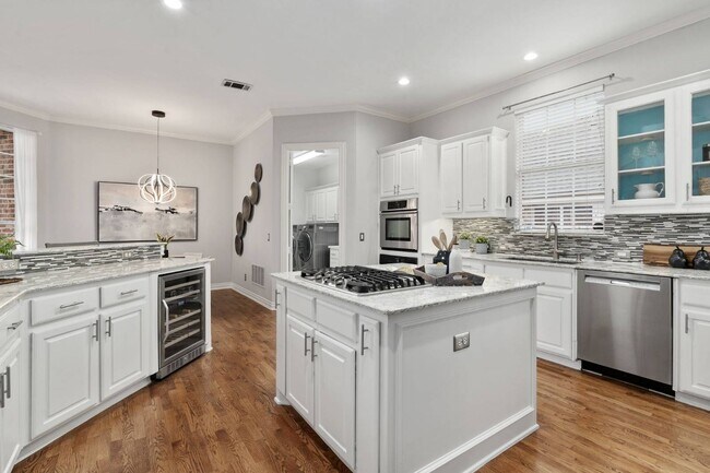 Building Photo - 433 Martel Ln
