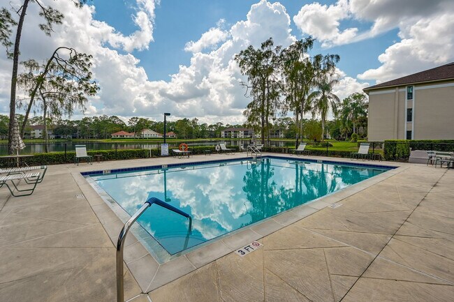 Building Photo - 5708 Deauville Cir