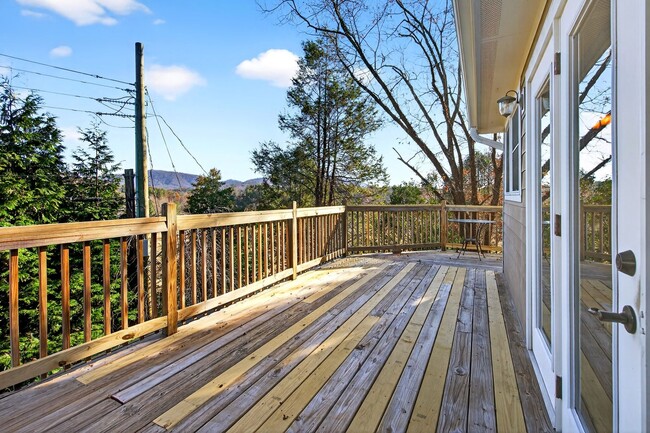 Building Photo - Asheville Rental-Beverly Hills Area