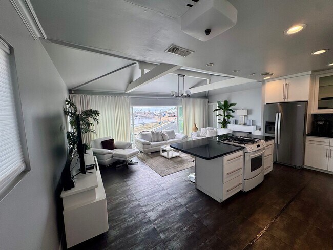 Building Photo - 423