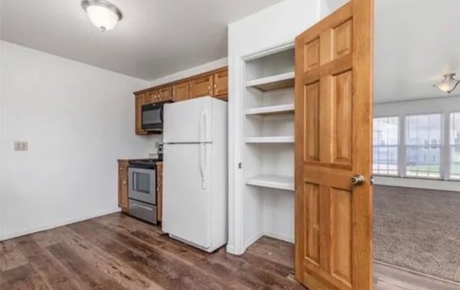 Building Photo - 621 Twin Valley Dr