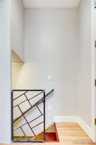 Building Photo - 2536 Glenarm Pl