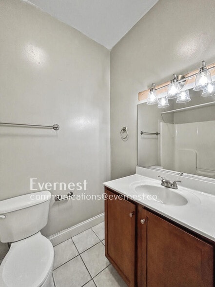 Building Photo - 2418 E Franklin St