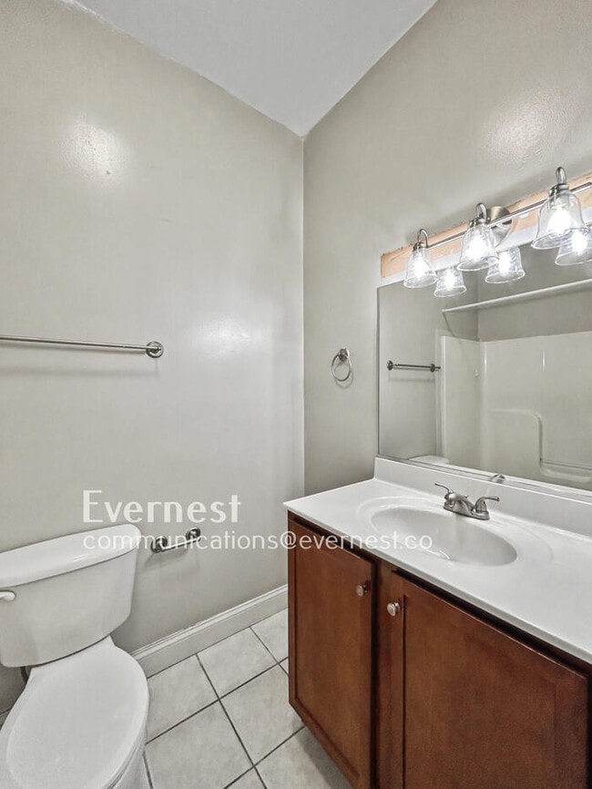 Building Photo - 2418 E Franklin St