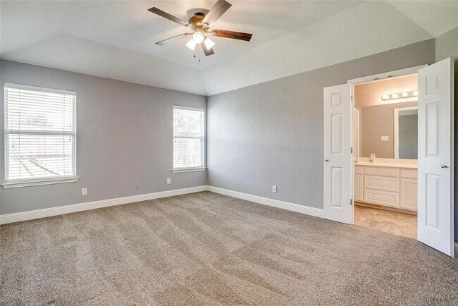 Building Photo - 578 Tanglewood Dr