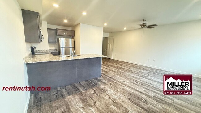 Building Photo - Herriman Townhouse