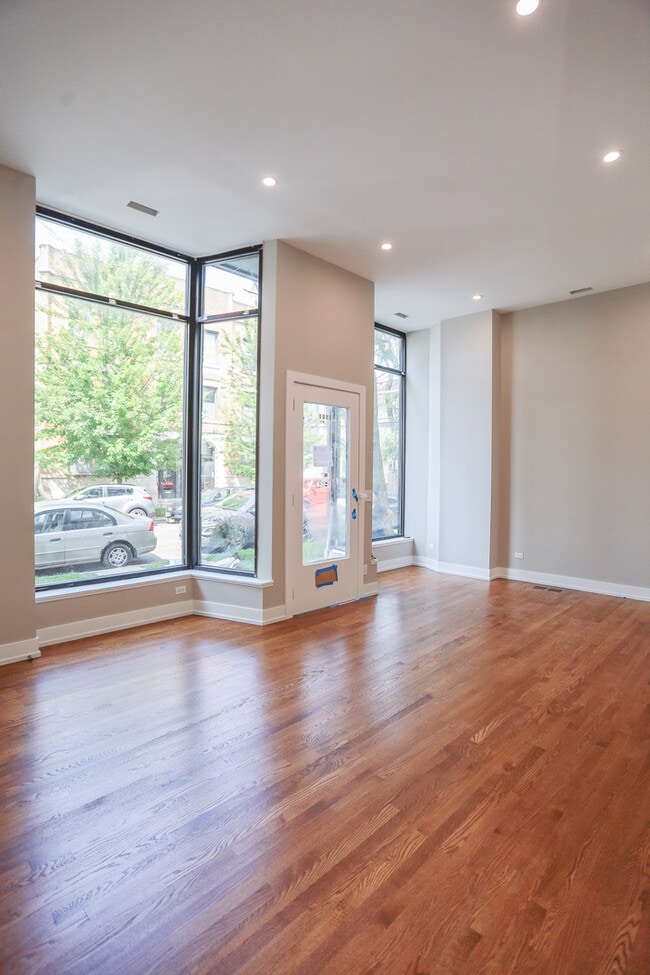 Building Photo - 1359 W Barry Ave