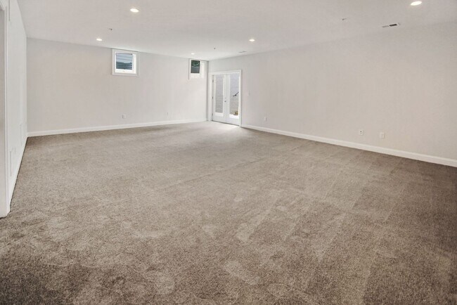 Building Photo - 5 Bed 4.5 Bath - Bethesda Single Family - ...