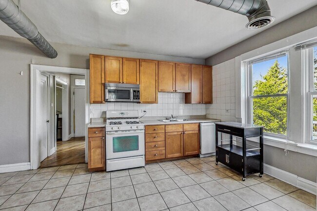 Building Photo - 2444 N Campbell Ave