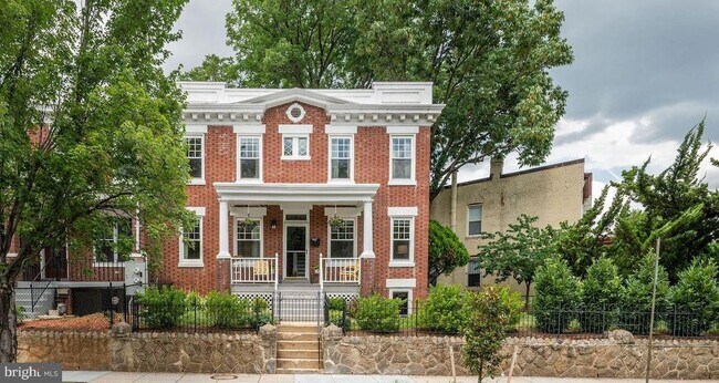 Primary Photo - 1354 D St NE