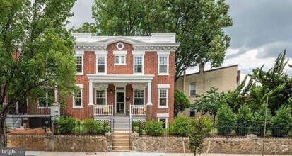 Building Photo - 1354 D St NE