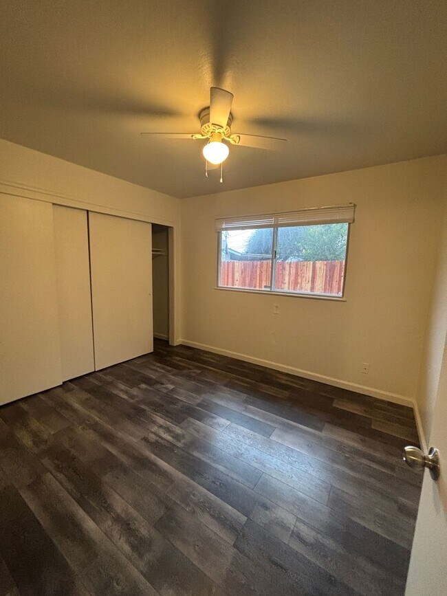 Building Photo - East Roseville, Sierra Gardens 3 Bedroom, 2 Bathroom, 2 Car Garage, Oversized Driveway, Culde-sac...