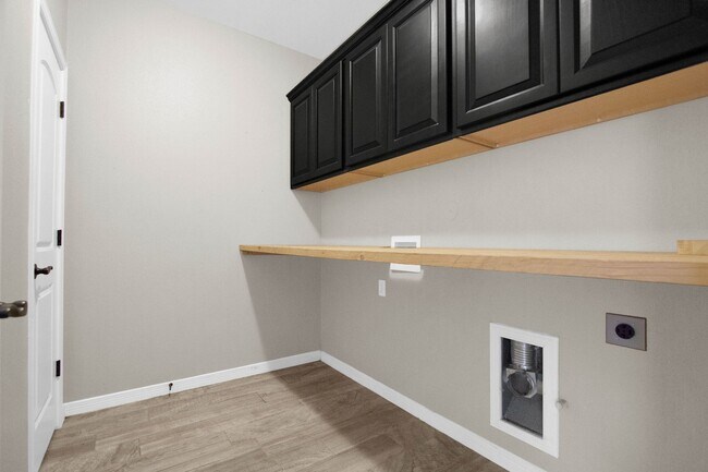 Building Photo - Spacious 4 Bedroom Home for Rent in Sunlan...