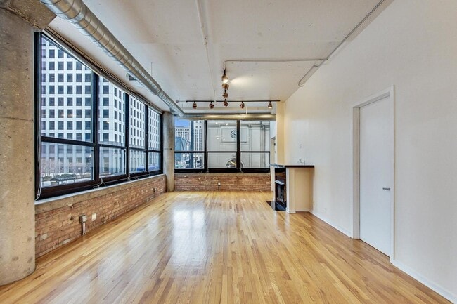 Building Photo - 130 S Canal St