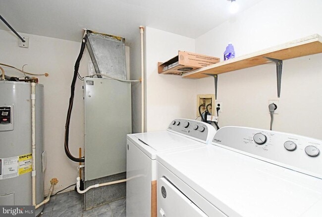 Building Photo - 592 Wrensong Rd