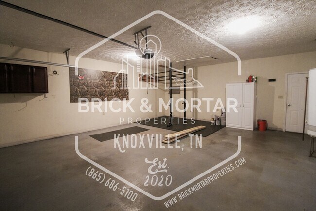 Building Photo - 808 Pioneer Dr