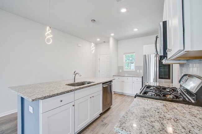 Building Photo - 347 Matuskovic Dr